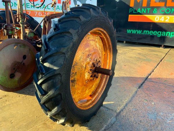 *** JOHN DEERE MODEL A .....BARN FIND  **** 377214355