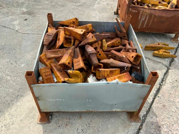 CAT TYPE BUCKET TEETH ADAPTORS / TIPS. 377214381