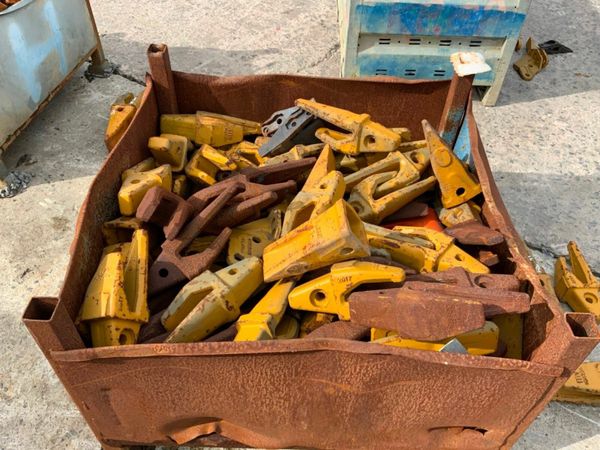 CAT TYPE BUCKET TEETH ADAPTORS / TIPS. 377214382