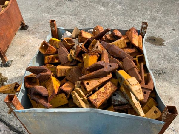 CAT TYPE BUCKET TEETH ADAPTORS / TIPS. 377214383