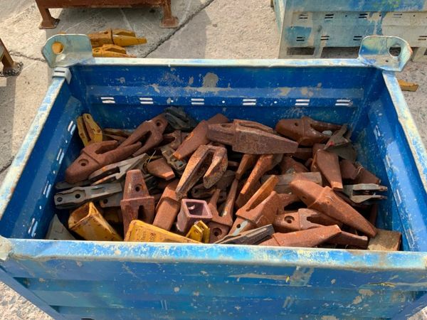 CAT TYPE BUCKET TEETH ADAPTORS / TIPS. 377214384