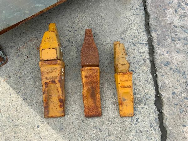 CAT TYPE BUCKET TEETH ADAPTORS / TIPS. 377214386