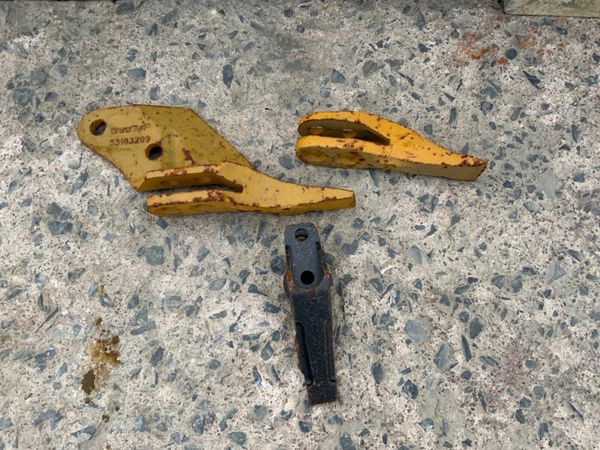 CAT TYPE BUCKET TEETH ADAPTORS / TIPS. 377214396