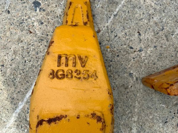 CAT TYPE BUCKET TEETH ADAPTORS / TIPS. 377214397