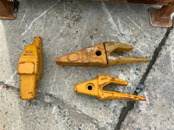 CAT TYPE BUCKET TEETH ADAPTORS / TIPS. 377214398