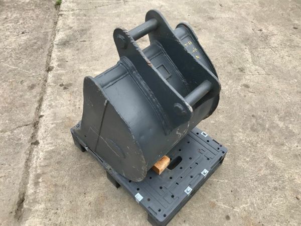 *** 24"  DIGGING BUCKET ......45mm PINS.....10H ** 377214302