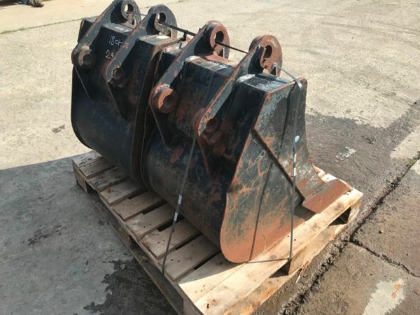 UNUSED 24" DIGGING BUCKET...45mm PINS.....  1035 377214321