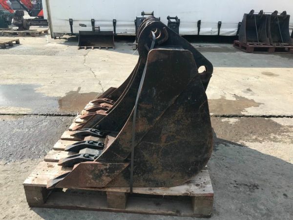 UNUSED 24" DIGGING BUCKET...45mm PINS.....  1035 377214324
