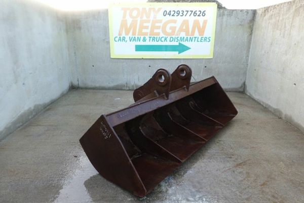 **** 8ft GRADING BUCKET....90mm PINS .....2991 377214325