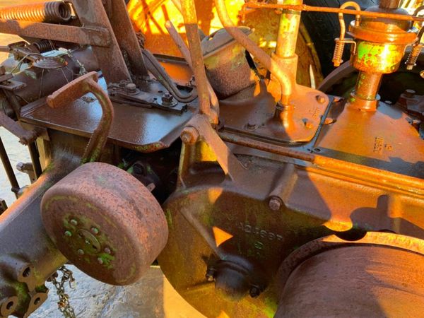 *** JOHN DEERE MODEL A .....BARN FIND  **** 377214334