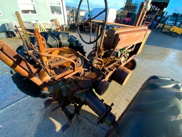 *** JOHN DEERE MODEL A .....BARN FIND  **** 377214338