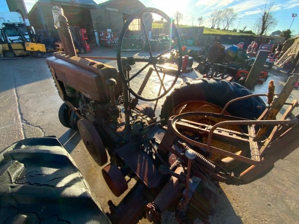 *** JOHN DEERE MODEL A .....BARN FIND  **** 377214339