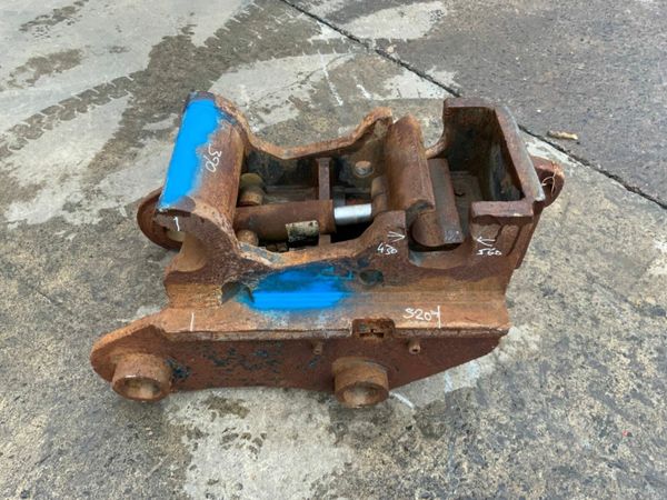 LEMAC HYDRAULIC QUICK HITCH....90mm PINS....38mh. 377214404