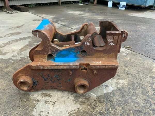 LEMAC HYDRAULIC QUICK HITCH....90mm PINS....38mh. 377214405