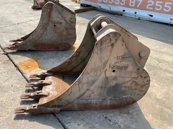 30" VOLVO DIGGING BUCKET....70mm PINS.....4mh. 377214413