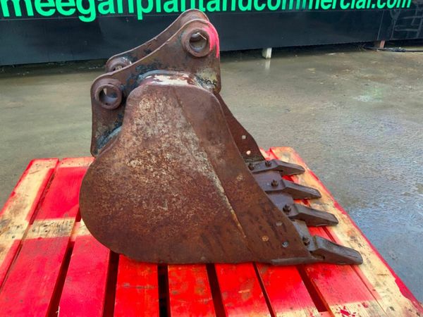 24" DIGGING BUCKET.......45mm PINS........2445. 377214640