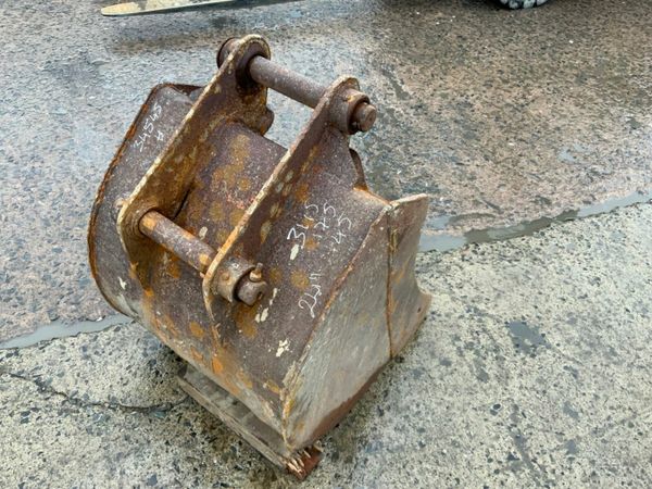 24" JCB 3cx DIGGING BUCKET.....45mm PINS....34545 377214646