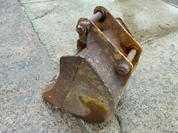 24" JCB 3cx DIGGING BUCKET.....45mm PINS....34545 377214648