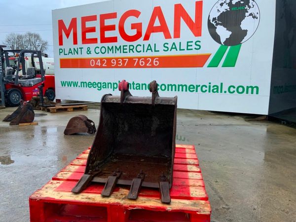 24" DIGGING BUCKET.......45mm PINS........2445. 377214629