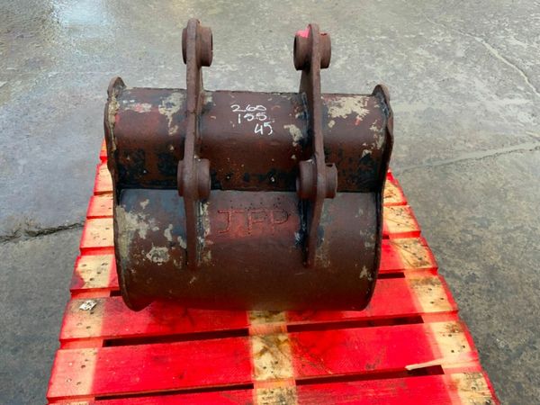 24" DIGGING BUCKET.......45mm PINS........2445. 377214634