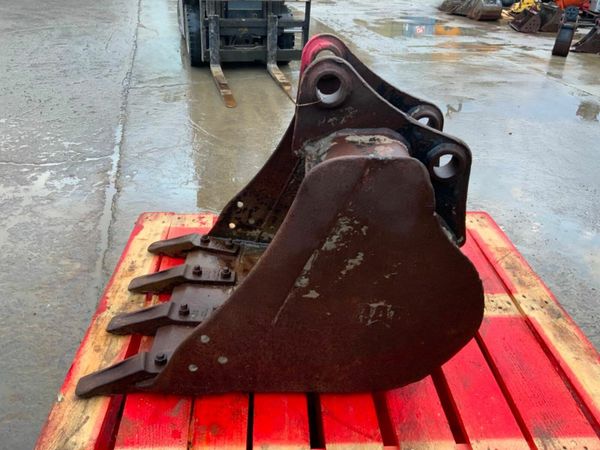 24" DIGGING BUCKET.......45mm PINS........2445. 377214636