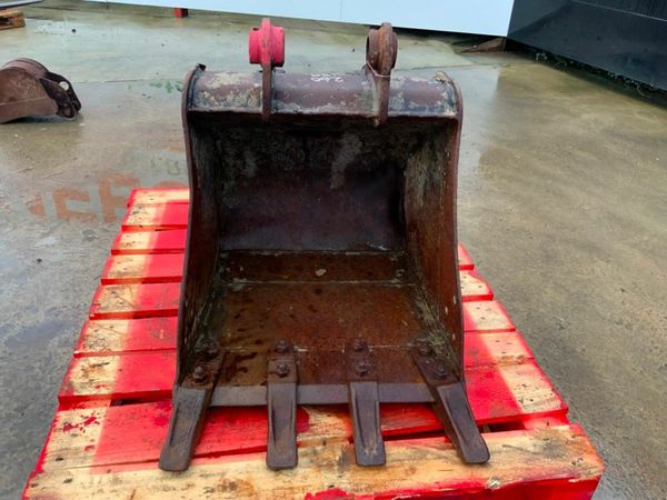 24" DIGGING BUCKET.......45mm PINS........2445. 377214638