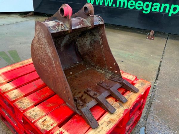 24" DIGGING BUCKET.......45mm PINS........2445. 377214639