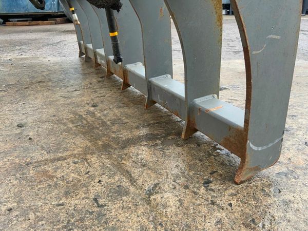 LOADER BUCKET HYDRAULIC GRAPPLE....693. 377214783