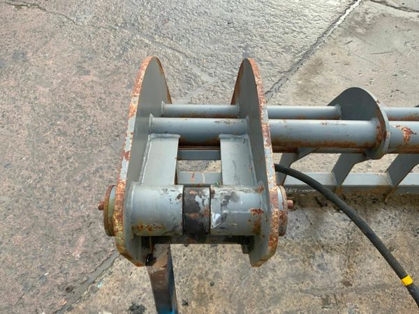 LOADER BUCKET HYDRAULIC GRAPPLE....693. 377214784
