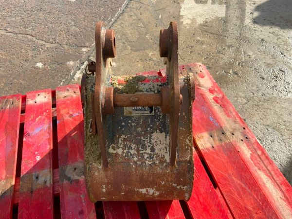 12" MINI DIGGER BUCKET.....30mm PINS.....RHIN. 377214875