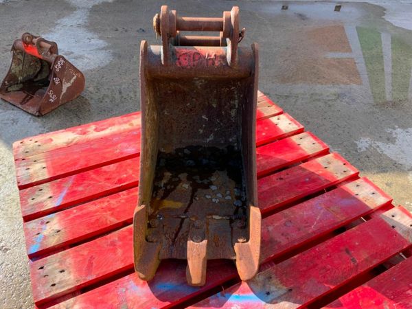 12" TOOTHED BUCKET....30mm PINS.....125. 377214953