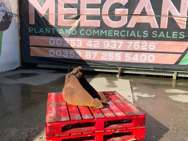 12" TOOTHED BUCKET....30mm PINS.....125. 377214954