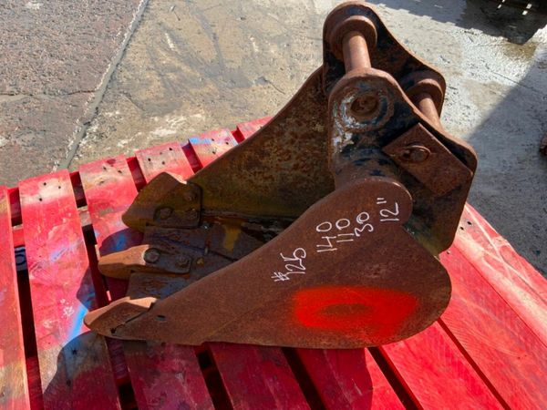 12" TOOTHED BUCKET....30mm PINS.....125. 377214957