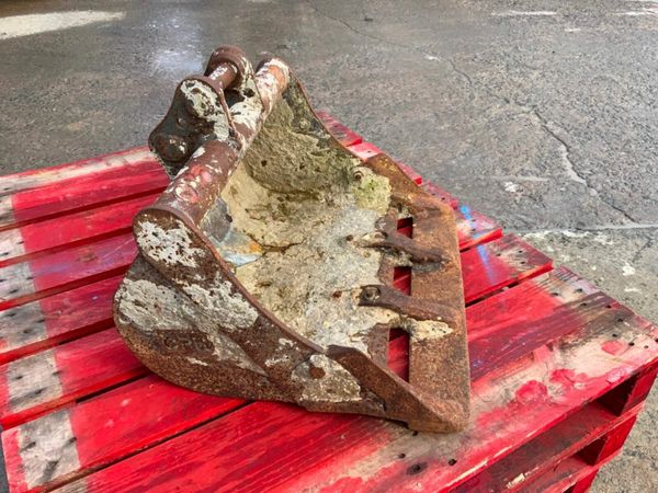 24" MINI DIGGER BUCKET......30mm PINS........30305 377214939