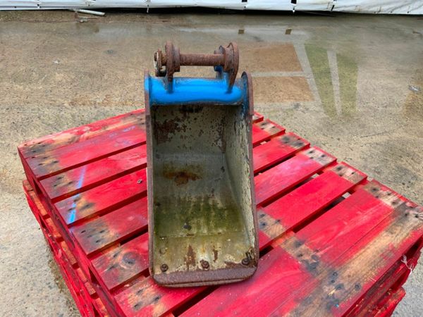 12" MINI DIGGER BUCKETS.......30mm.......173. 377215012