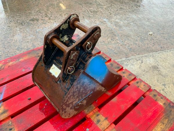 12" MINI DIGGER BUCKET    30mm PINS....1214. 377215145