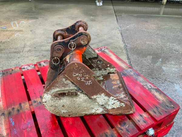 18" MINI DIGGER BUCKET........30mm PINS.....30140. 377215164