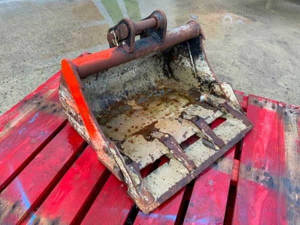 24" MINI DIGGER BUCKET.....30mm PINS....90100 377215182