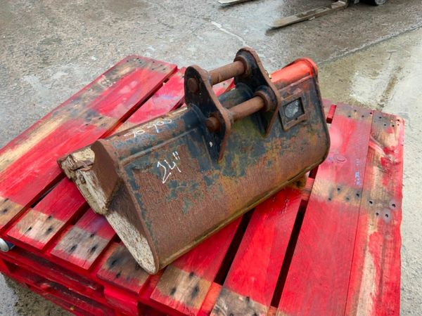 24" MINI DIGGER BUCKET.....30mm PINS....90100 377215186