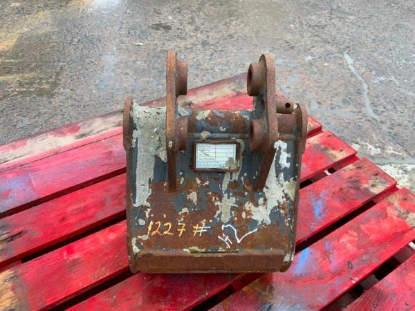 12" MINI DIGGER BUCKET......30mm PINS......1227/2 377215193