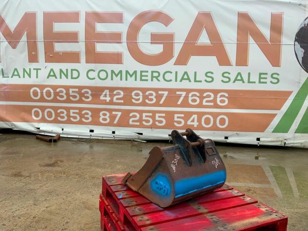 24" MINI DIGGER BUCKET....30mm PINS......3018. 377215114