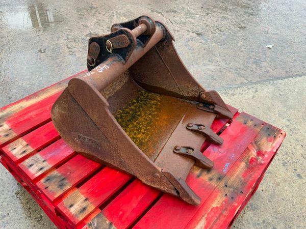 24" MINI DIGGER BUCKET....30mm PINS......3018. 377215118