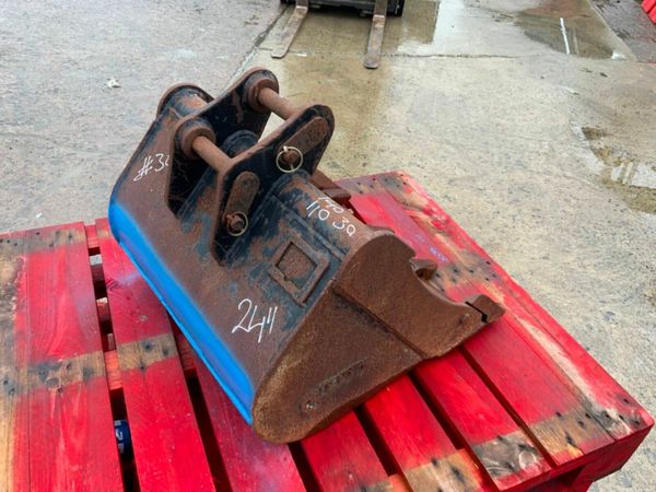 24" MINI DIGGER BUCKET....30mm PINS......3018. 377215119