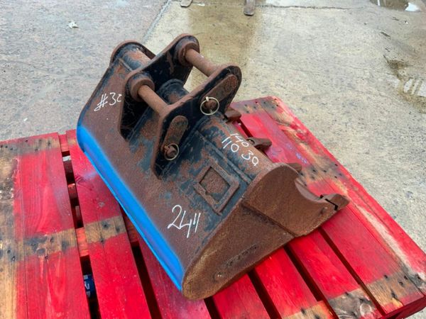 24" MINI DIGGER BUCKET....30mm PINS......3018. 377215121