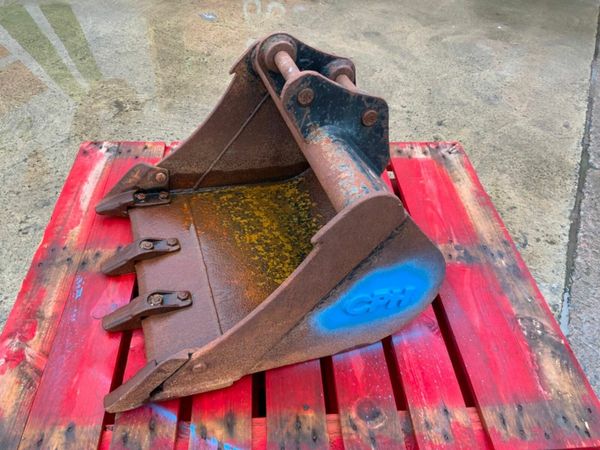 24" MINI DIGGER BUCKET....30mm PINS......3018. 377215122