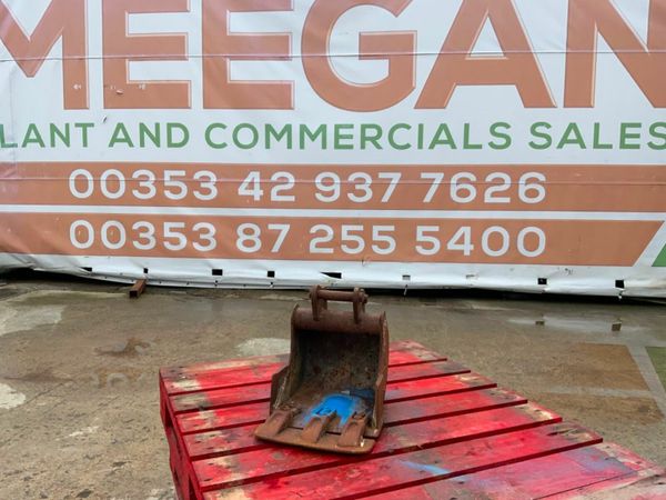 12" MINI DIGGER BUCKET....25mm PINS.......#CPH. 377215260