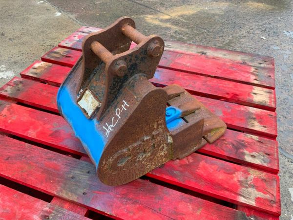 12" MINI DIGGER BUCKET....25mm PINS.......#CPH. 377215261