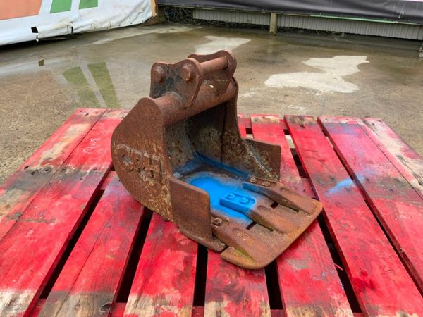 12" MINI DIGGER BUCKET....25mm PINS.......#CPH. 377215273