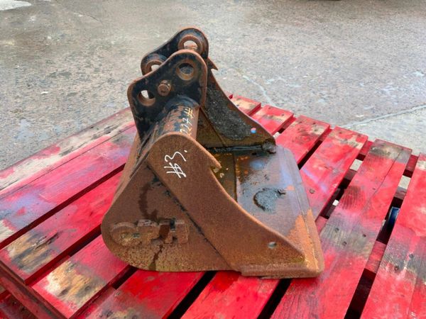 18" MINI DIGGER BUCKET....30mm PINS....1227/3. 377215209