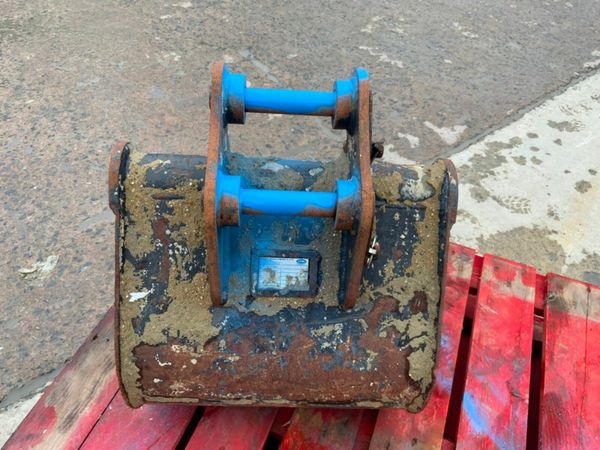 18" MINI DIGGER BUCKET.....30mm......KEEN. 377215215